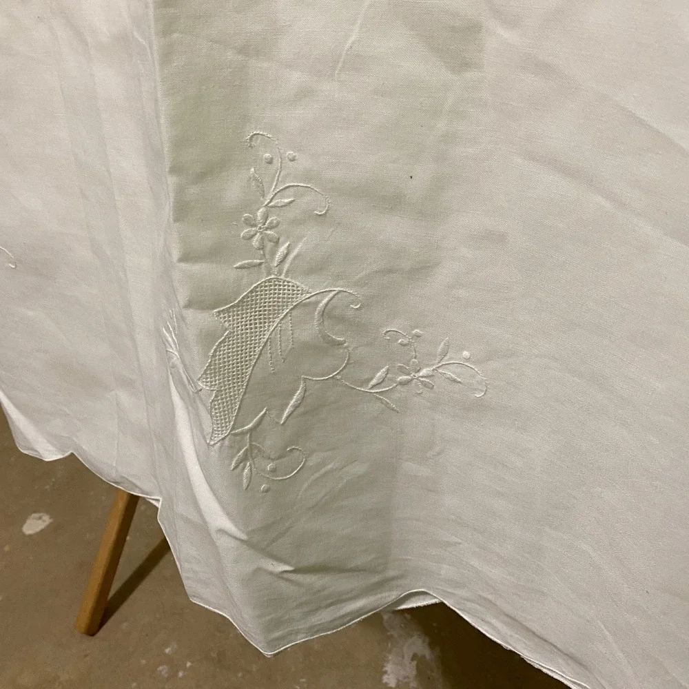 Vtg 80s Hand Made Beige Cotton Lace Embroidery Tablecloth Floral Cottagecore